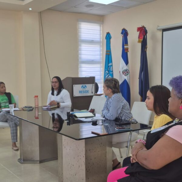 RESIDE fortalece v&iacute;nculos comunitarios con juntas de vecinos de Santo Domingo Norte
