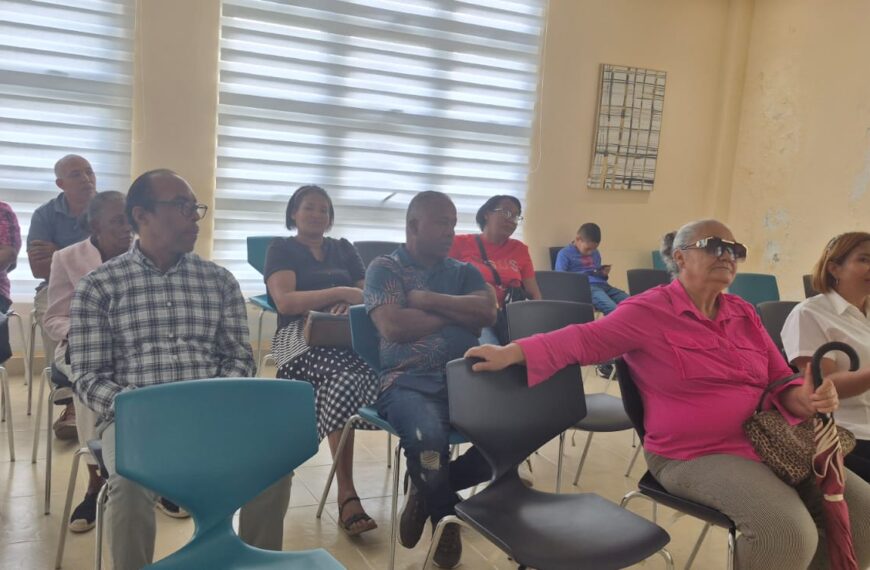 Charla &ldquo;Cuidando al cuidador&rdquo; brinda herramientas y espacio de reflexi&oacute;n a familiares de usuarios del programa de terapia ocupacional